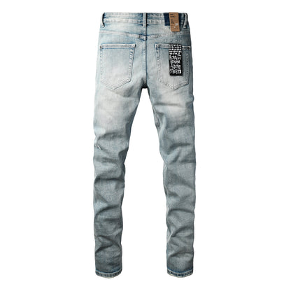 Vaqueros Streetwear para Hombre Azul Claro Lavado con Estilo Limpio y Parche Gráfico en el Bolsillo Trasero 3032